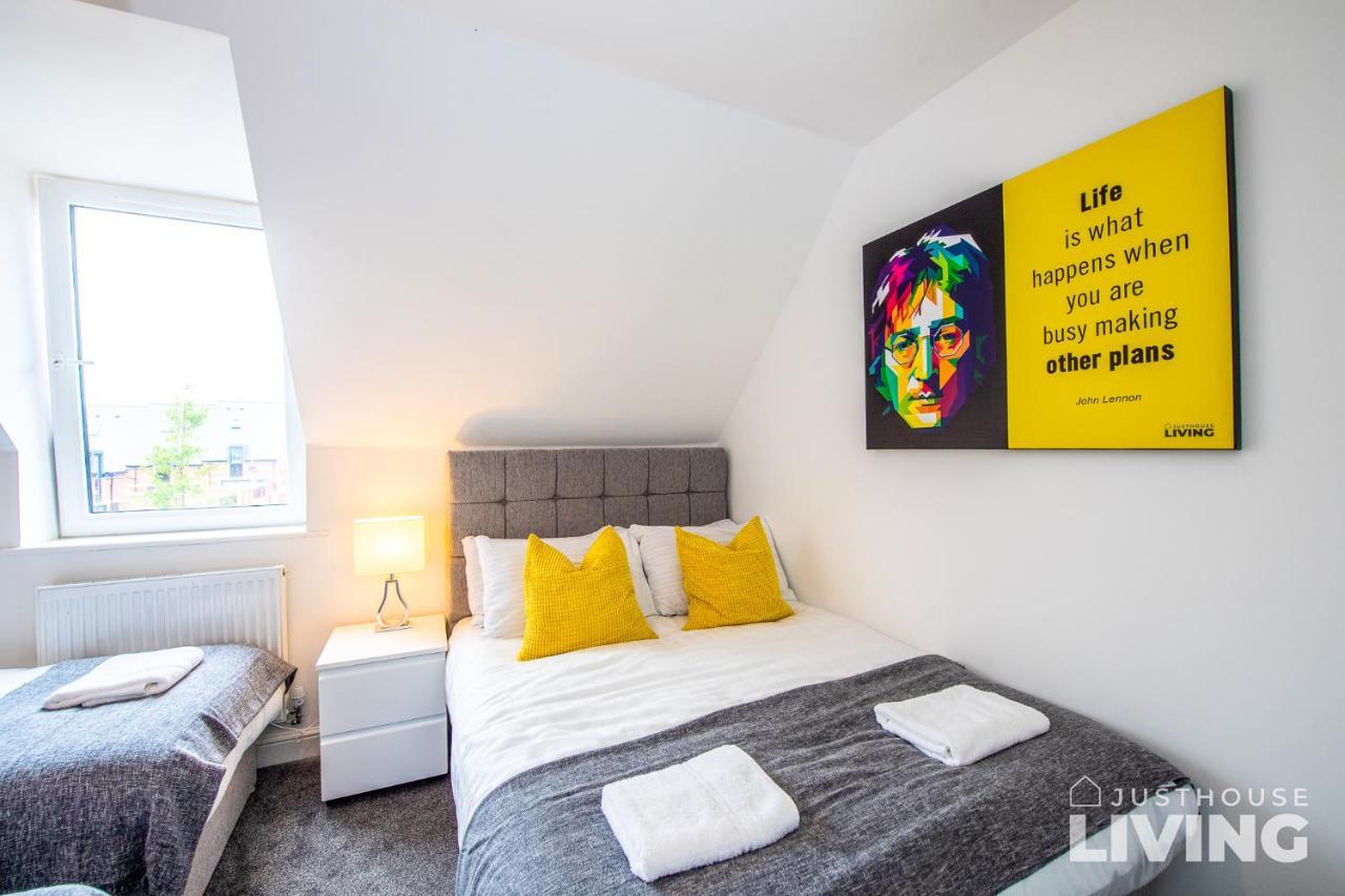 New Spacious Modern Townhouse Free Private Parking * Liverpool