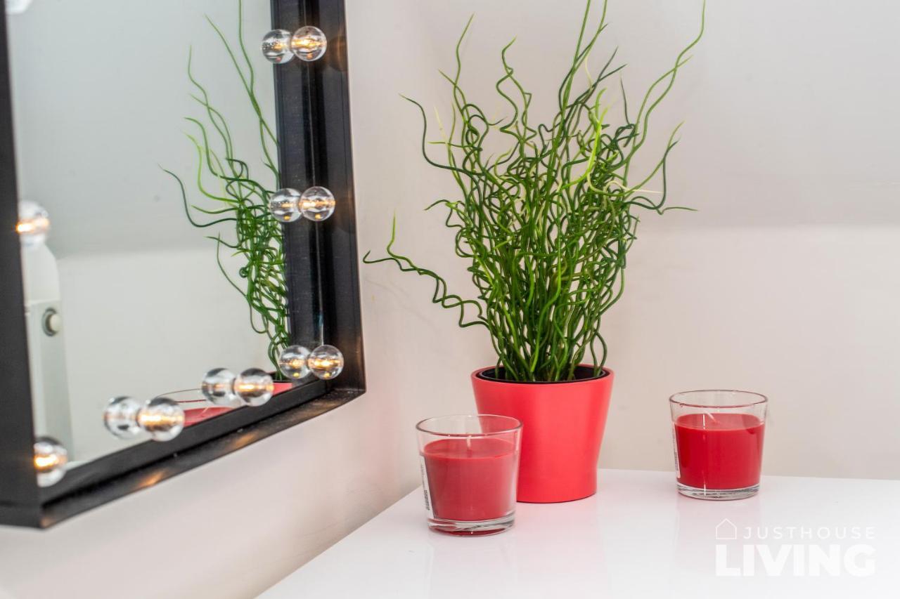 New Spacious Modern Townhouse Free Private Parking Сasa de vacaciones *