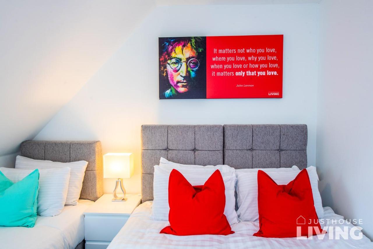 Сasa de vacaciones New Spacious Modern Townhouse Free Private Parking