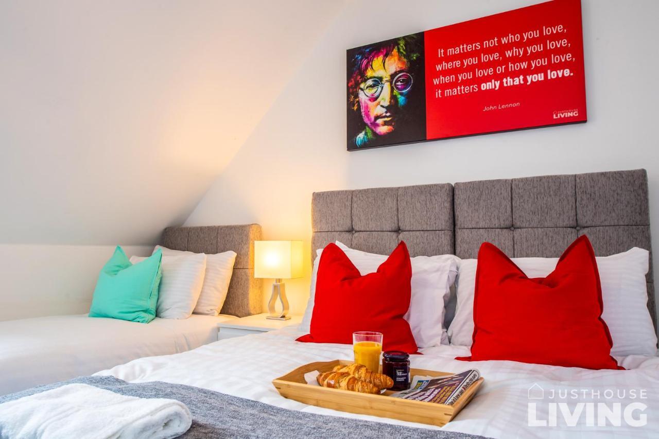 New Spacious Modern Townhouse Free Private Parking * Liverpool