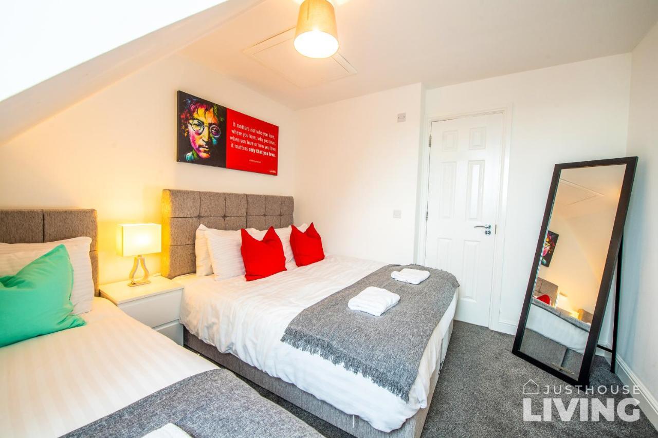 New Spacious Modern Townhouse Free Private Parking Сasa de vacaciones *